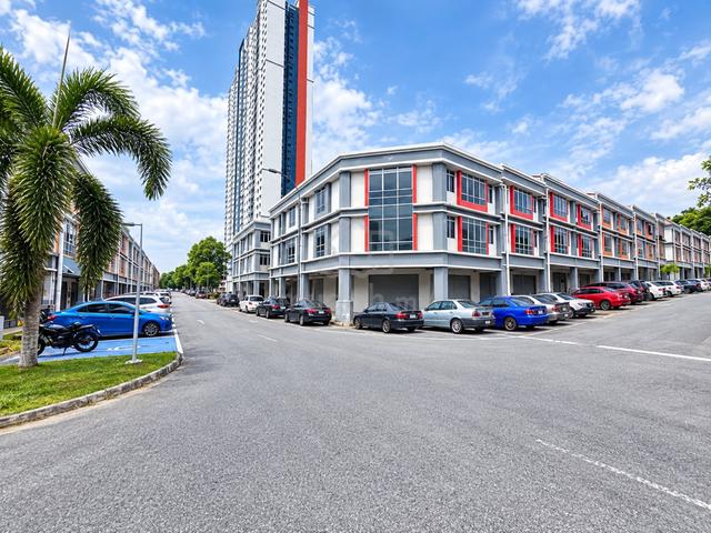 Corner Lot 2-Storey Shop Lot Salak Perdana Park BBST Salak Tinggi 1