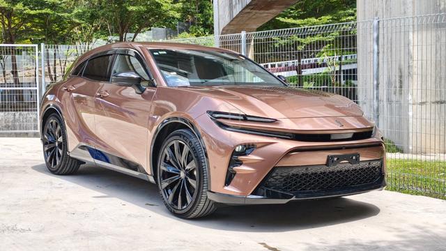 2024 Toyota Crown Sport 2.5 Z HEV SUV - 1