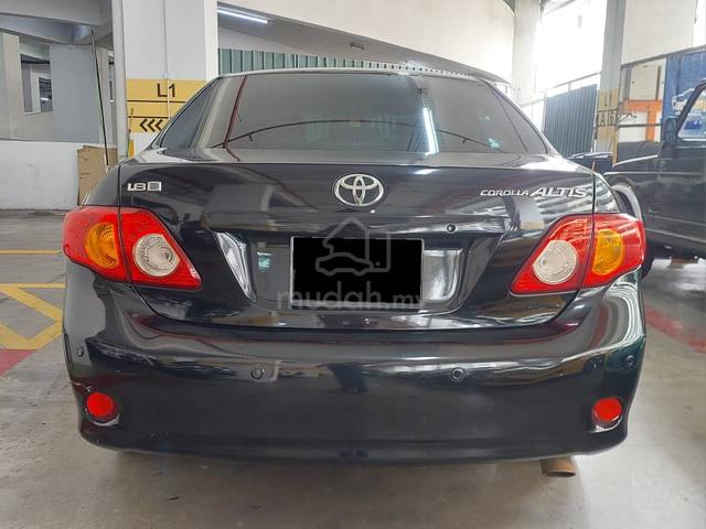 2010 Toyota Corolla Altis 1.8 E Sedan ONE OWNER - 4