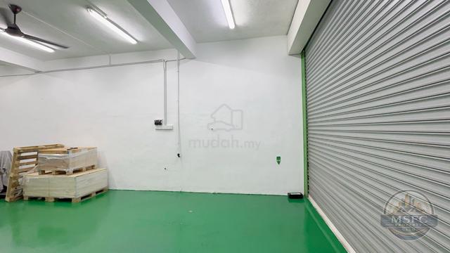 3 Storey Shop Lot Sale Alma BM Suitable for OEM Brand Business Growth 1