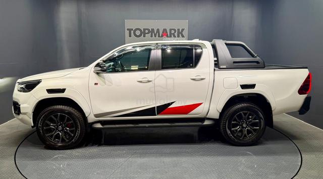 2025 Toyota HILUX 2.8 GR SPORT MY23 (A) - 4