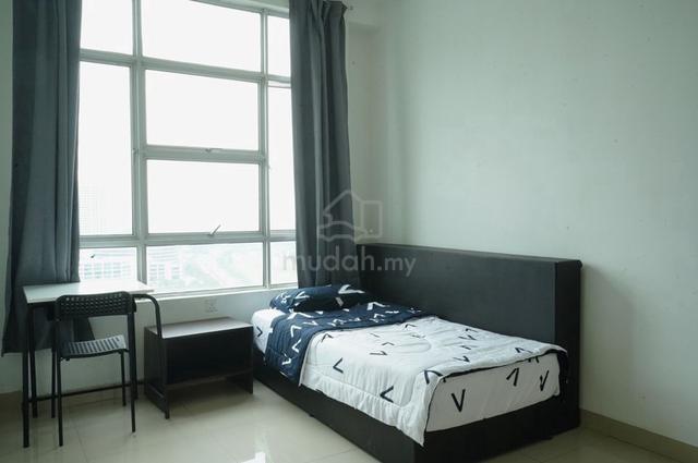 Medium Room at the Arc Cyberjaya University Nearest-UOC,MMU,Limkokwi 1