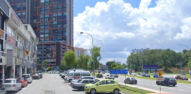 Ground Floor Shoplot for Rent 三层店屋出售 1