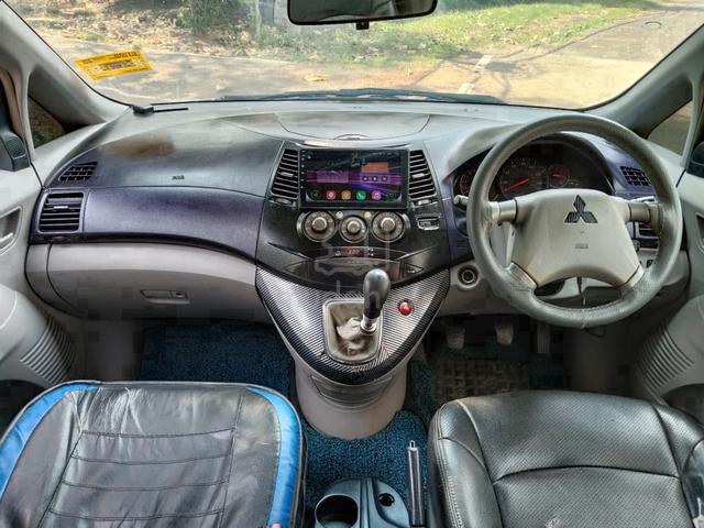 2005 Mitsubishi GRANDIS 2.4 (M) MIVEC Sport - 4