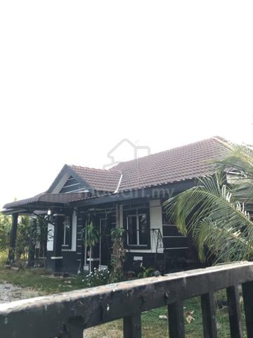 Banglo tepi sawah 1