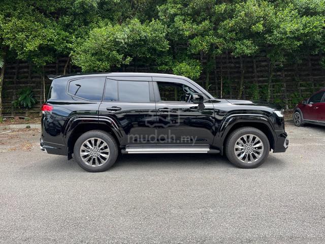 2024 Toyota LANDCRUISER Modelista Black Interior - 3
