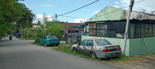 Big Corner House for sale below mv 1