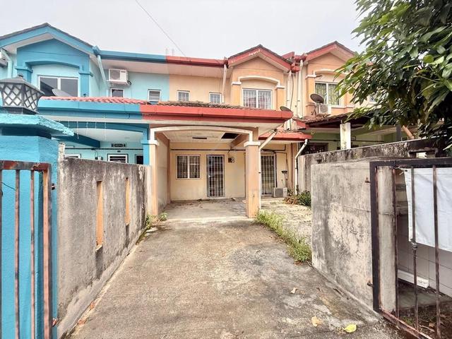 STRATEGIC LOCATION! Double Storey Terrace Taman Saujana, Puchong 1