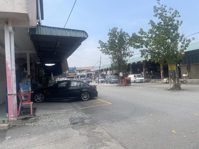1 Story shop lot 1