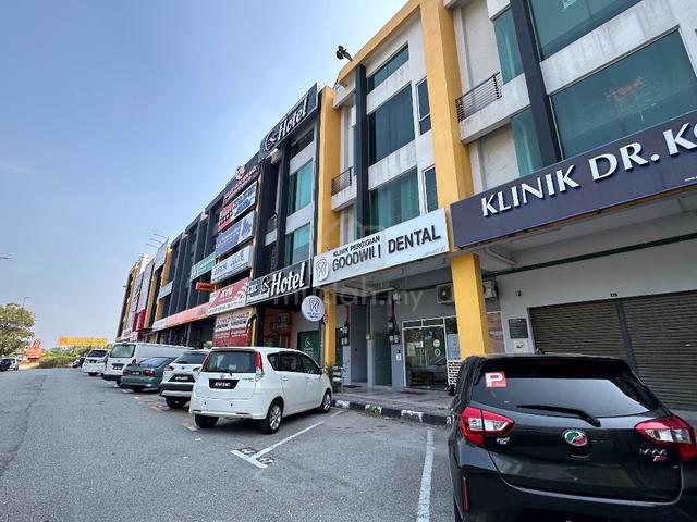 999 years 3 storey shop for rent 1