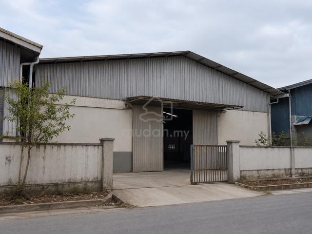 Industrial with Factory ( Wherehouse )@ Jalan Ciku, Rawang For Rent 1