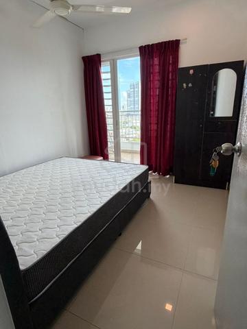 Gorgeous Aircond Medium Room,Female, SERI PUTERI CONDO,1MIN CHERAS LRT 1