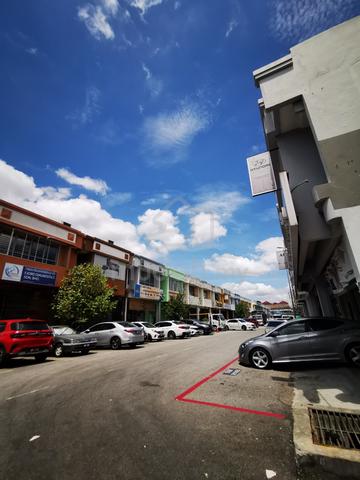 1.5 storey shop office for rent, Puteri 5,Puchong Selangor easy access 1