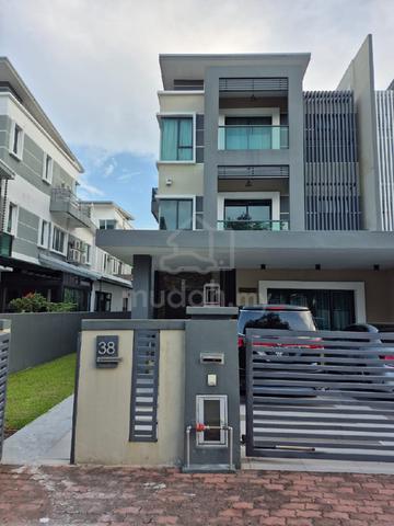 3 storey semi-d for rent ridgewood bercham 1