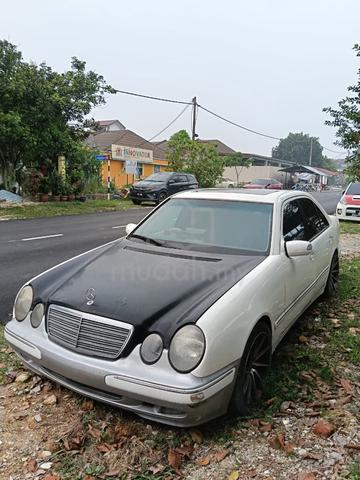 2001 Mercedes Benz E-CLASS 2.6 240 CLASSIC (CBU) - 1