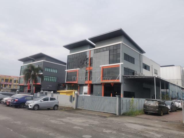0.6-acre semi-detached factory situated in Simpang Ampat 1