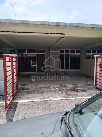 Single-storey terraced house @ Tmn Puteri Indah, Kuala Rompin, Pahang 1