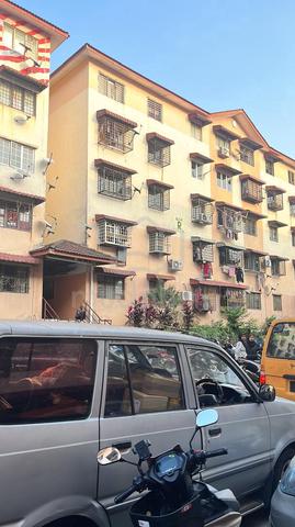 Apartment Idaman 1