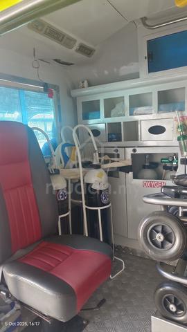 Ambulance 2013 Toyota HIACE 2.7 FACELIFT (M) - 4