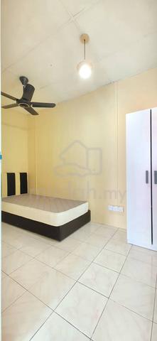 Room At Beverly Hill Shop Penampang 1