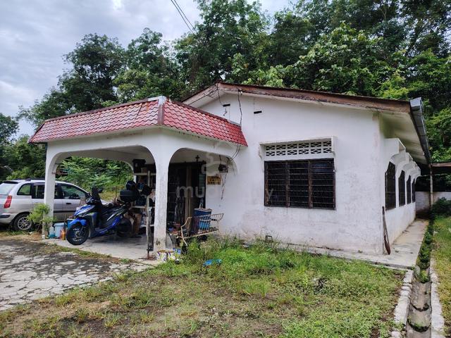 Rumah Bungalow Lama Serta Tanah Pertanian Di Pekan Tapah Utk Disewa. 1