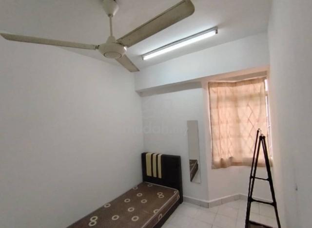 Kelana Puteri Condo, SS7 1