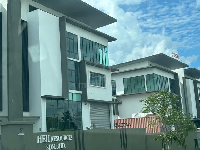 Semi-d factory at Taman industri nautical rawang 1