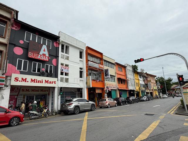 OPEN AIR MARKET 3 STOREY SHOPLOT FOR RENT At WATERFRONT KUCHING 1