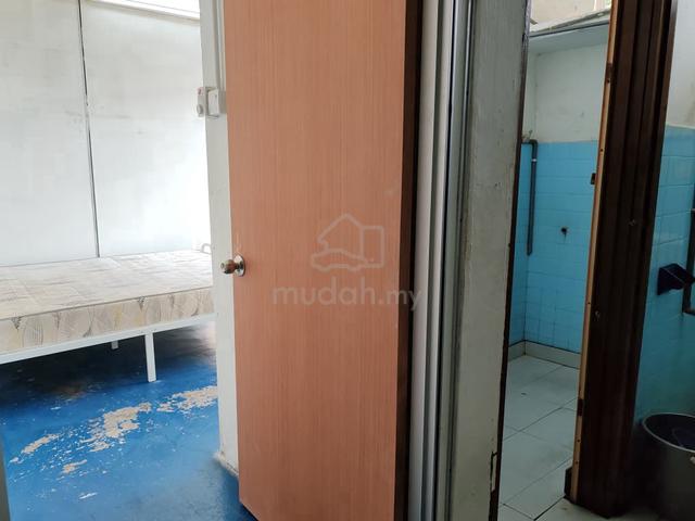 MASTER ROOM with toilet next door, at Klang 1