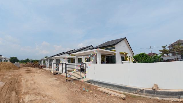 SEMI-D BARU DI LORONG PANDAN, MELAKA ‼️ Free Legal Fees ‼️ 1