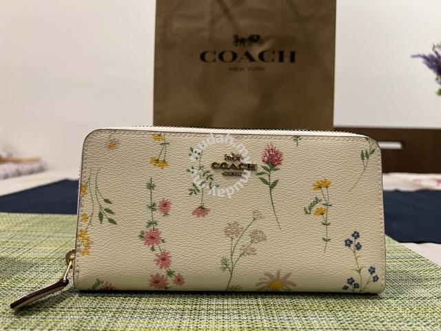coach female purse