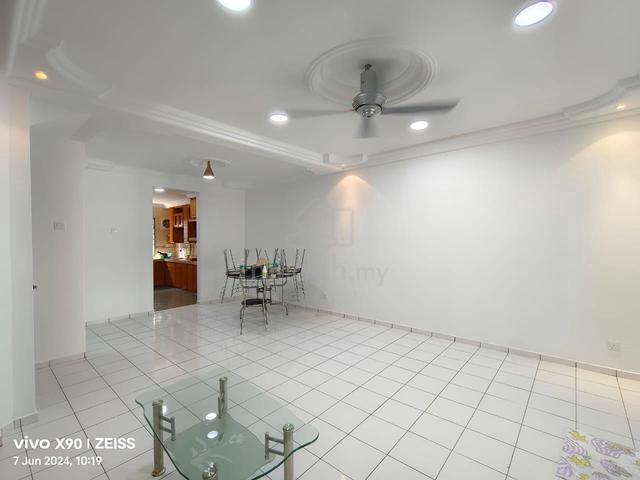 Facing Open 2 Storey Pinggiran Putra Permai Equine MRT Seri Kembangan 1