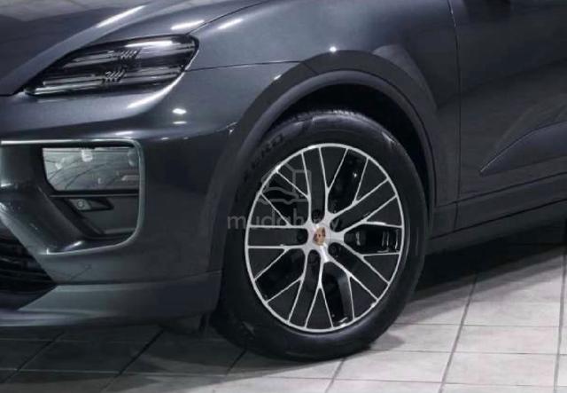 2025 BOOKNOW GREY/BEIGE HISPEC Porsche MACAN 4 - 3