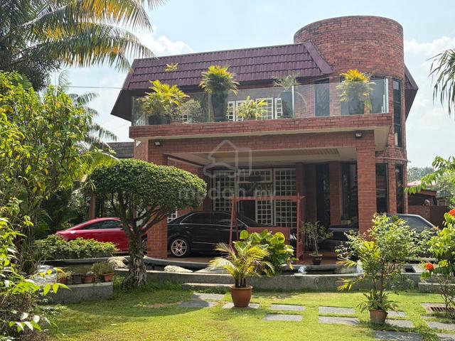 Majestic Double-Storey Bungalow @ Taman Melawis, Klang 1