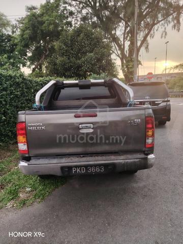 2011 Toyota HILUX 2.5 G FACELIFT (A) - 4