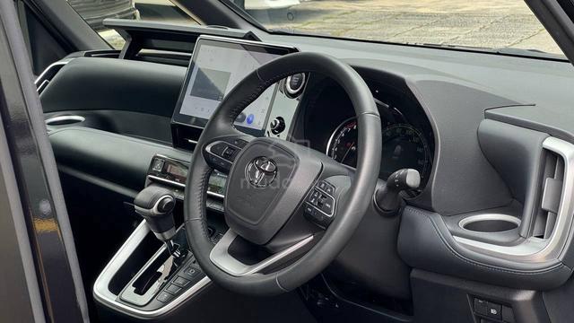 Toyota VOXY 2.0 SZ MODELLISTA FULL LOAN - 4
