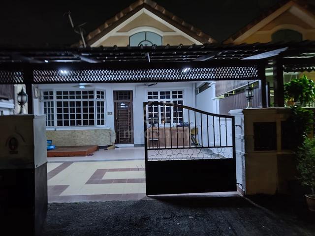 Rumah Teres Setingkat di Taman Uda Utama Untuk Dijual 1