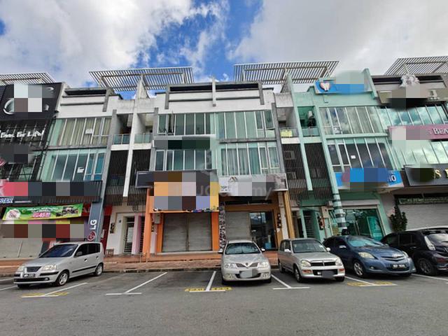 FACE ROAD 3 Storey Shoplot Bukit Piatu Semabok nr Ujong Pasir Serindit 1