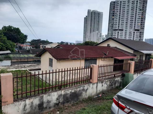 sale.... Corner semi D 1