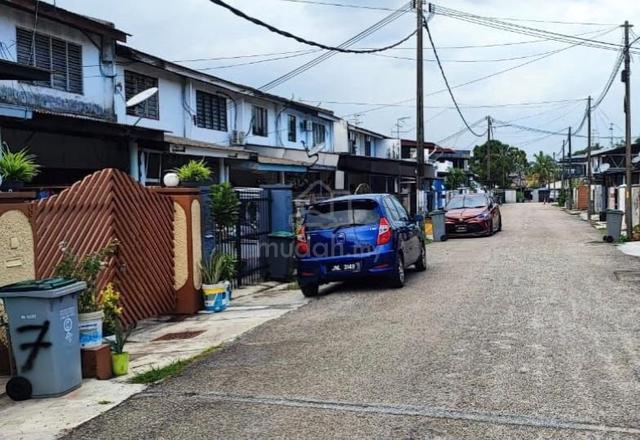 Ulu Tiram Taman Nora Jalan Berlian L.Cost Double Storey House 1