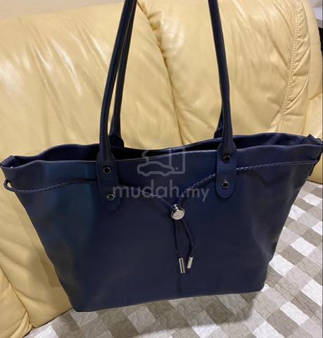 Agnes b. Voyage Leather Strap Tote Bag Bags Wallets for sale in Cheras Kuala Lumpur