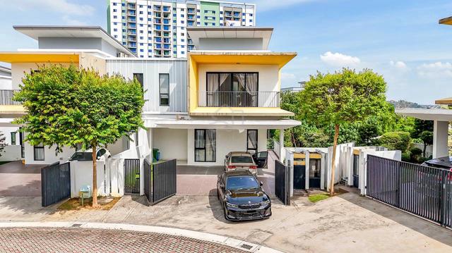 CORNER LOT! 3 Storey Semi-D Twin Palms Taman Bukit Palma Sungai Long 1