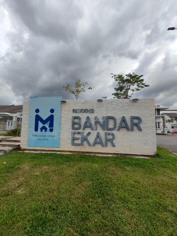 Facing open PRIMA Rantau 2 storey for sale 1