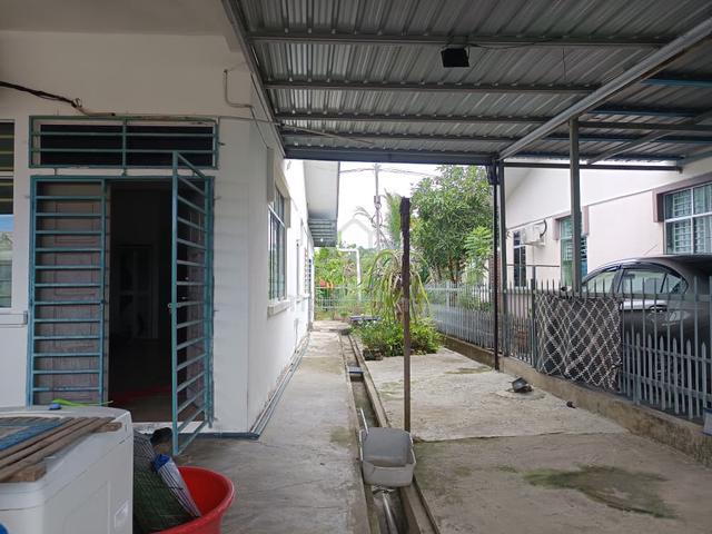 Intermediate corner, whole garage covered with roof,kitchen extended 1