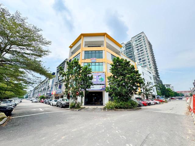 Corner Ground Floor Shop Lot Bandar Bukit Puchong Showroom 1