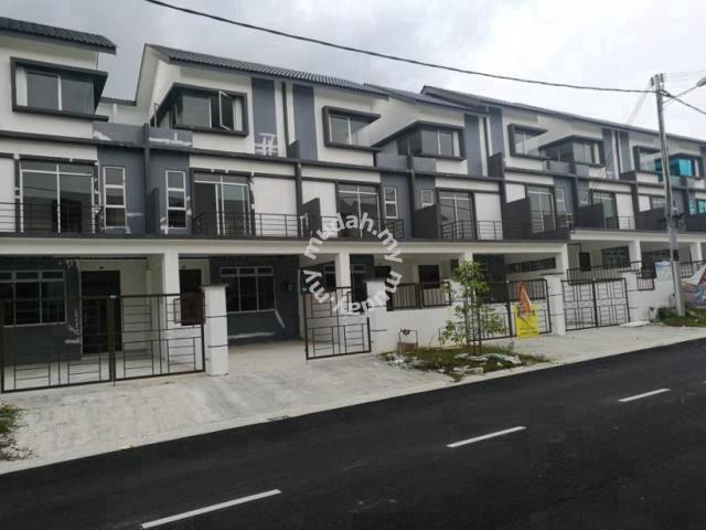 2 1/2 Storey house Taman Scientex ,Pasir Gudang
