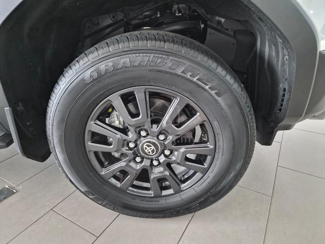 2025 Toyota LANDCRUISER 2.7 250 VX LC250 UNREG - 5