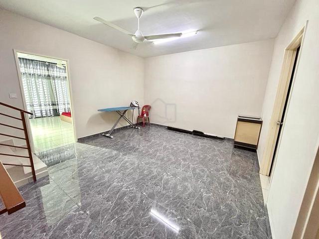 100% Loan, Reno Unit, 3 Storey 7room 7bath , Bangi Avenue , Seri Putra 4