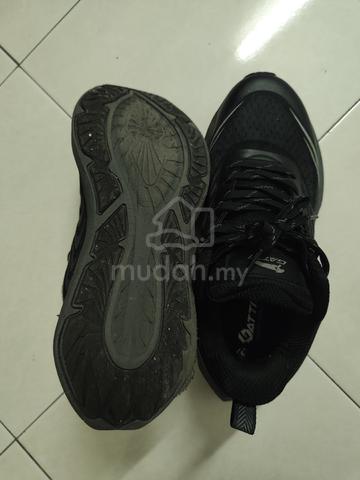 Running Shoes - photo 2 of 3