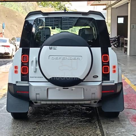 2023 Land Rover Defender 110 SE 2.0 P300 Low Milg - 4